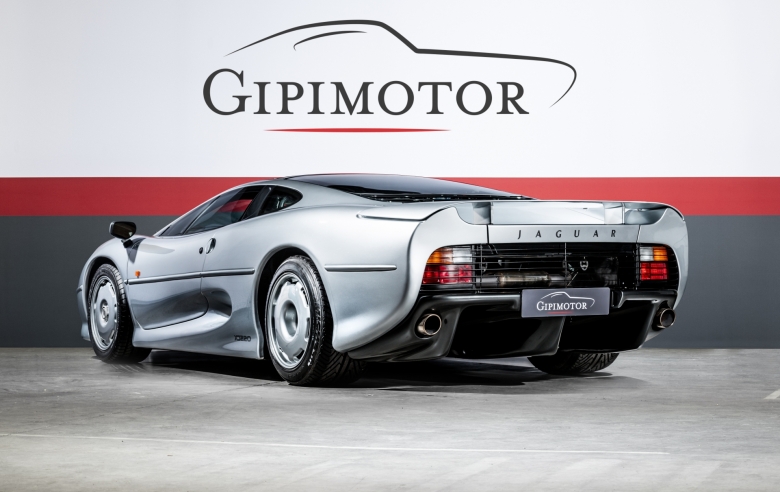 XJ220