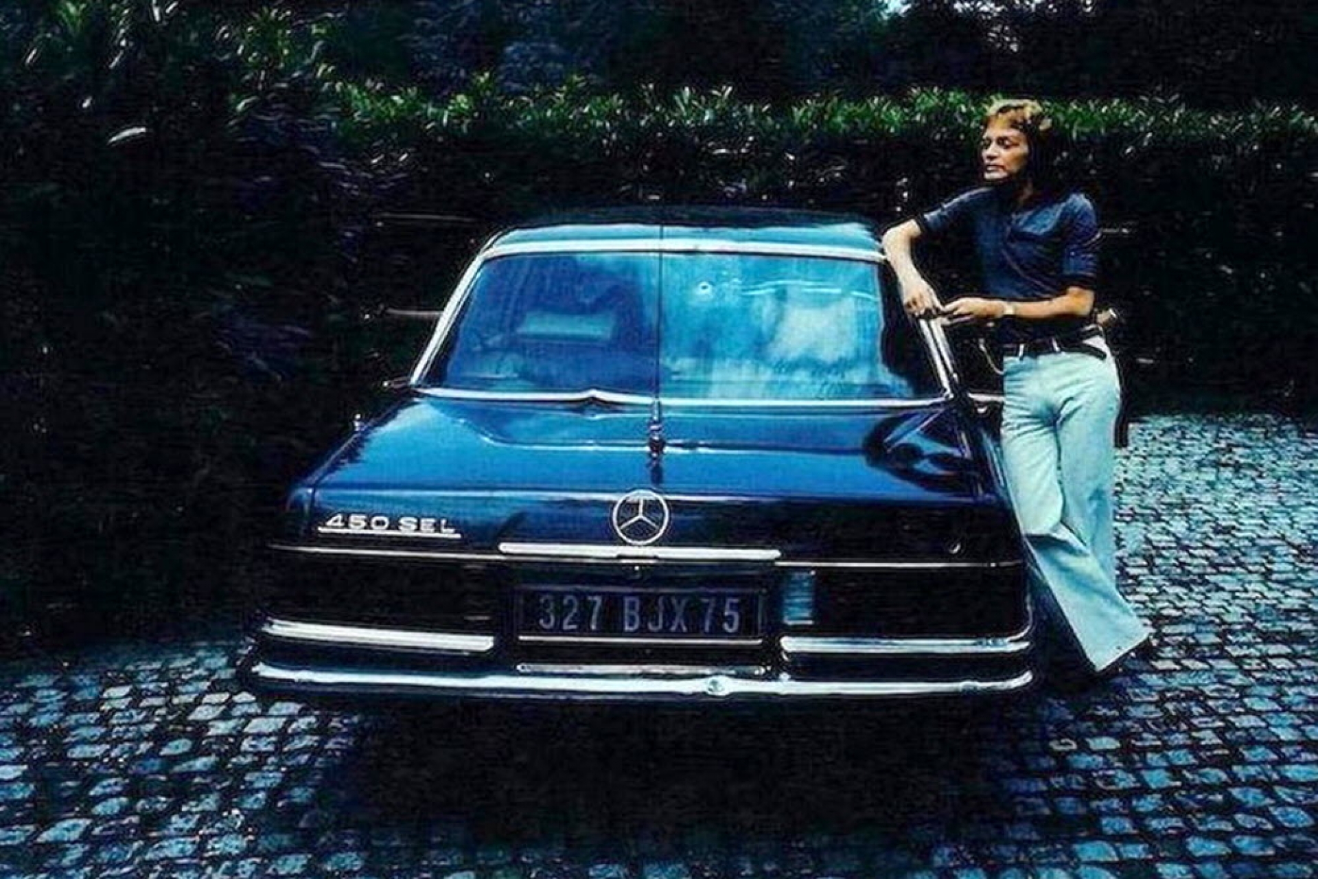 claude-francois-et-sa-mercedes-450-sel-certainement-a-dannemois-1634905337.jpg