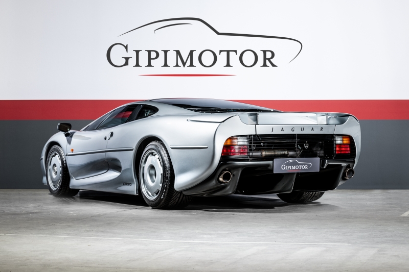 xj220-3-4arg.jpg